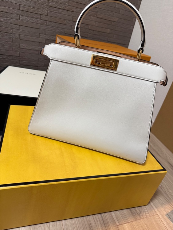 ピーカブー　ISeeU ミディアム（ブランドバッグ）の商品画像 - 査定依頼日：2025年9月24日 - 最高査定価格：210,000円