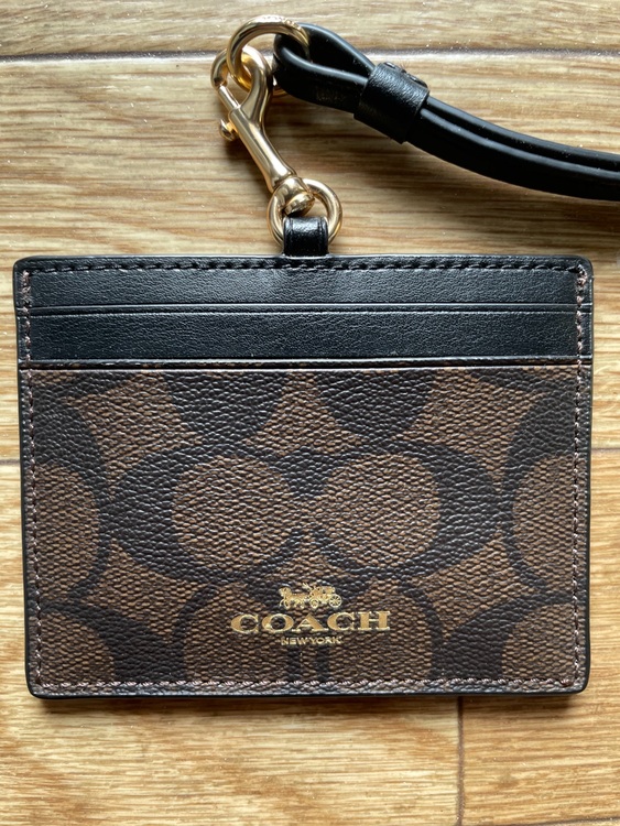 コーチシグネチャーパス入れ（ブランド財布・小物）の商品画像 - 査定依頼日：2025年6月16日 - 最高査定価格：3,800円