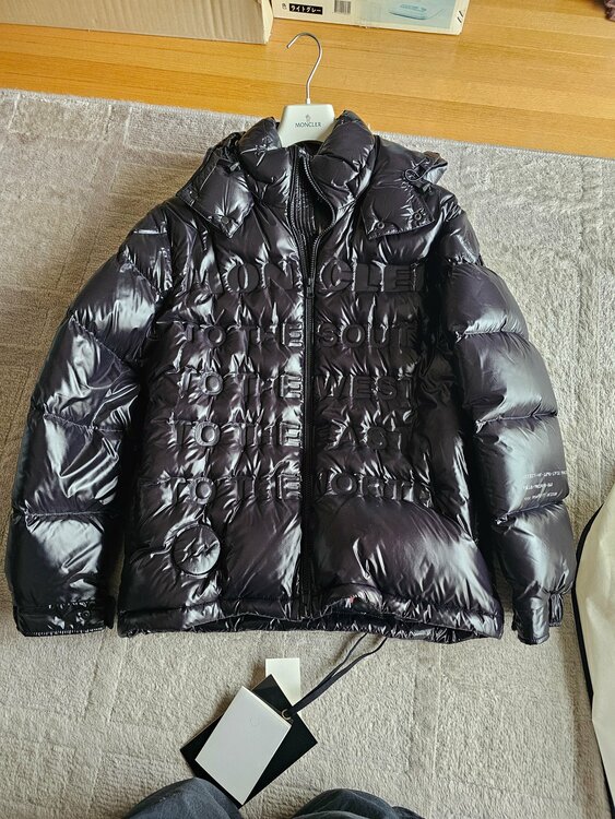 モンクレール ジーニアス MONCLER GENIUS MAKINNON FRA（古着・ファッション）の商品画像 - 査定依頼日：2026年2月11日 - 最高査定価格：100,000円