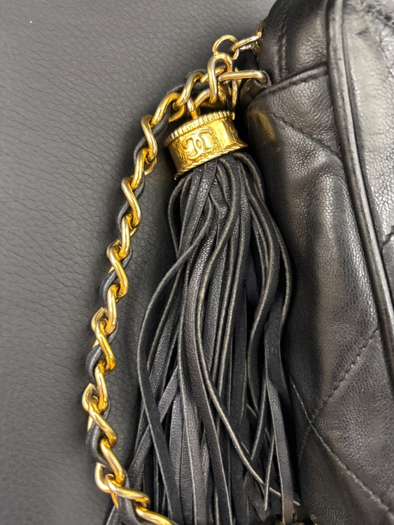 フリンジチェーンショルダー（ブランドバッグ）の商品画像 - 査定依頼日：2025年6月15日 - 最高査定価格：150,000円