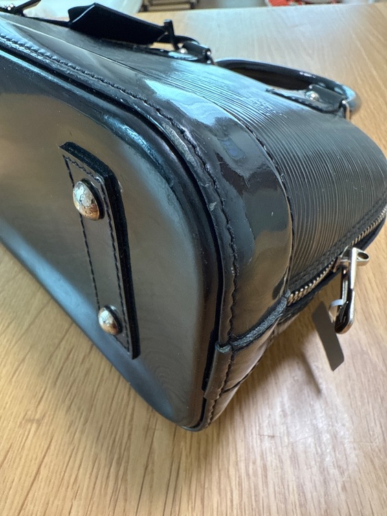 ルイヴィトン エピ （ブランドバッグ）の商品画像 - 査定依頼日：2025年6月8日 - 最高査定価格：160,000円