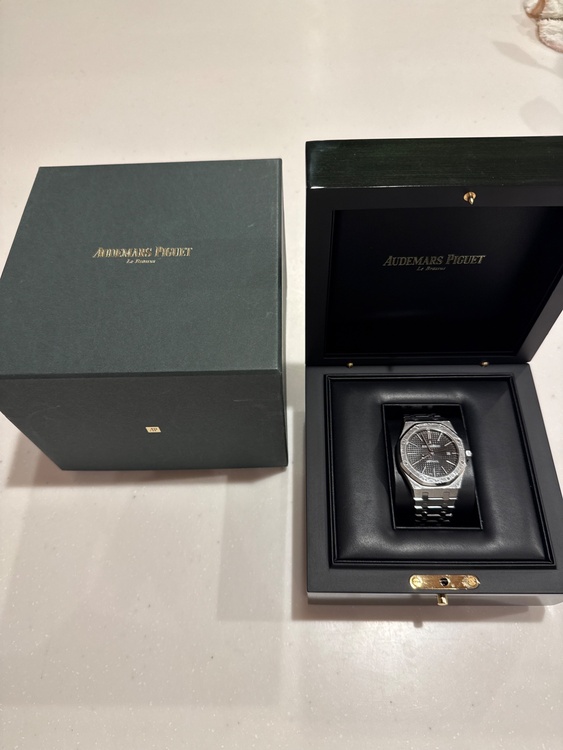 オーデマピゲ ロイヤルオーク 15400（高級時計）の商品画像 - 査定依頼日：2026年1月26日 - 最高査定価格：5,300,000円