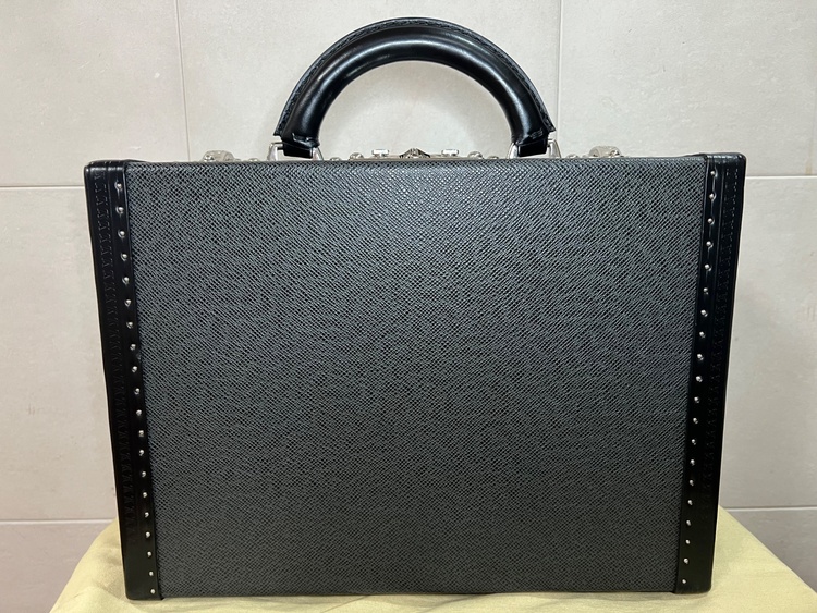 スーパープレジデントを縮小したスペシャルオーダー品‼︎（ブランドバッグ）の商品画像 - 査定依頼日：2026年3月28日 - 最高査定価格：250,000円