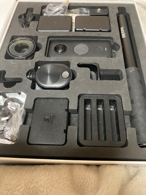 insta360 X2（カメラ）の商品画像 - 査定依頼日：2025年12月12日 - 最高査定価格：18,000円