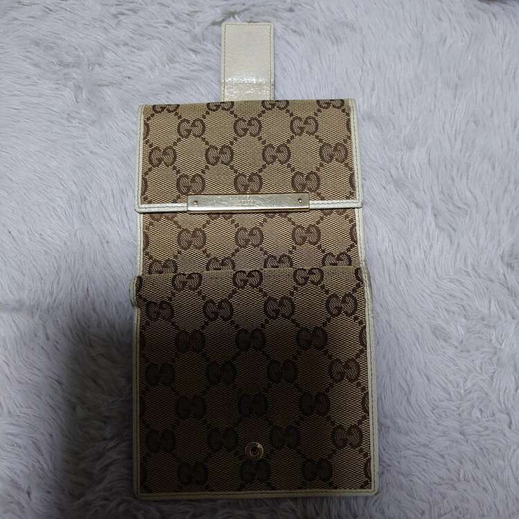 折りたたみ財布（ブランド財布・小物）の商品画像 - 査定依頼日：2025年1月15日 - 最高査定価格：7,000円