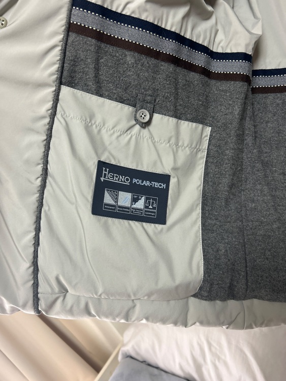 HERNO（古着・ファッション）の商品画像 - 査定依頼日：2025年11月11日 - 最高査定価格：27,500円