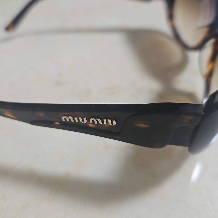 サングラス（ブランド財布・小物）の商品画像 - 査定依頼日：2025年9月26日 - 最高査定価格：5,000円