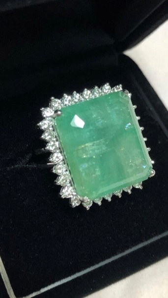 エメラルド　リング（宝石）の商品画像 - 査定依頼日：2026年1月30日 - 最高査定価格：3,000,000円