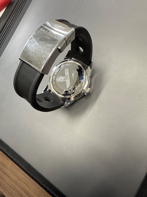 ブライトリング スーパーオーシャン （高級時計）の商品画像 - 査定依頼日：2025年9月21日 - 最高査定価格：370,000円