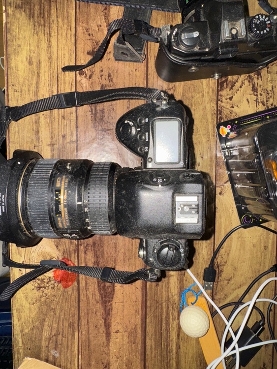 F5（カメラ）の商品画像 - 査定依頼日：2025年10月15日 - 最高査定価格：3,000円