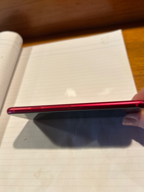 iPhoneSE（スマホ）の商品画像 - 査定依頼日：2026年3月25日 - 最高査定価格：18,000円