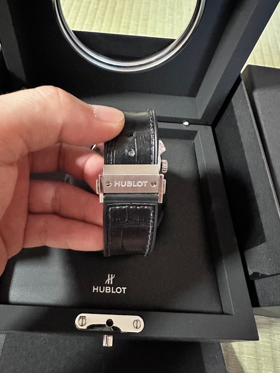 ウブロ クラシックフュージョン 525.NX.0170.Lr（高級時計）の商品画像 - 査定依頼日：2025年6月15日 - 最高査定価格：910,000円