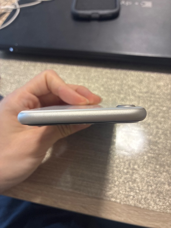 iPhone iPhone SE (第 3 世代) 64GB SIMフリー（スマホ）の商品画像 - 査定依頼日：2026年7月29日 - 最高査定価格：14,000円