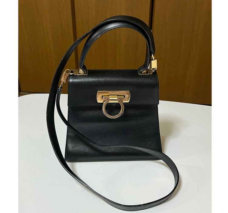 フェラガモ  （ブランドバッグ）の商品画像 - 査定依頼日：2025年4月5日 - 最高査定価格：40,000円