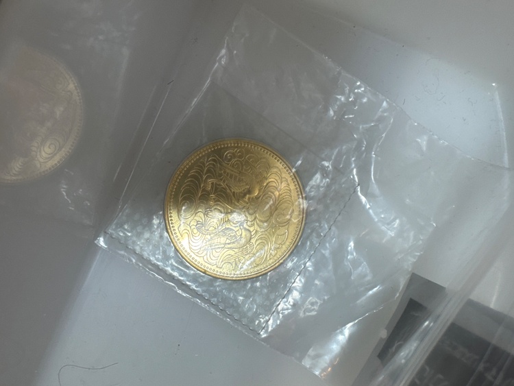 御在位60年記念金貨　１０万円（金・貴金属）の商品画像 - 査定依頼日：2026年1月21日 - 最高査定価格：520,000円