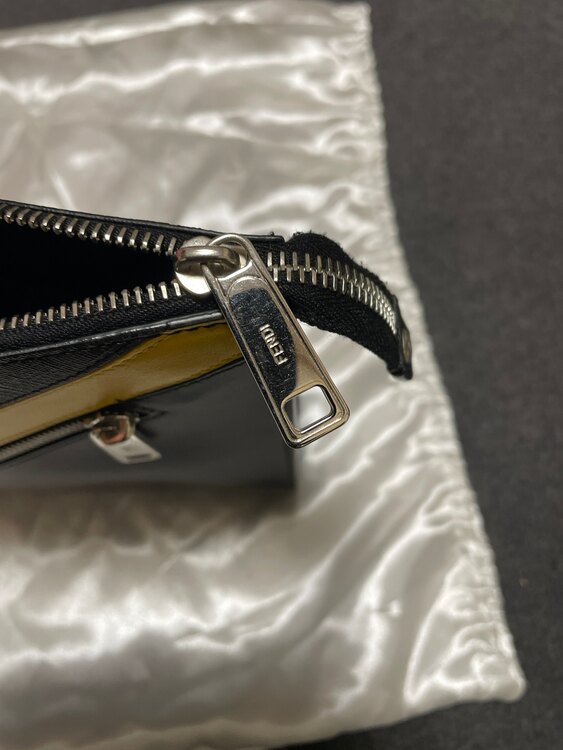 フェンディ  （ブランドバッグ）の商品画像 - 査定依頼日：2025年2月21日 - 最高査定価格：45,000円