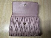 ミュウミュウ  （ブランドバッグ）の商品画像 - 査定依頼日：2023年11月17日 - 最高査定価格：3,000円