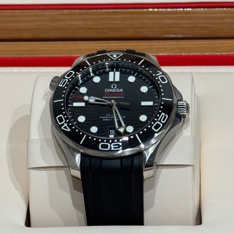 ダイバー300M　コーアクシャル　マスター　クロノメーター（高級時計）の商品画像 - 査定依頼日：2025年11月18日 - 最高査定価格：585,000円