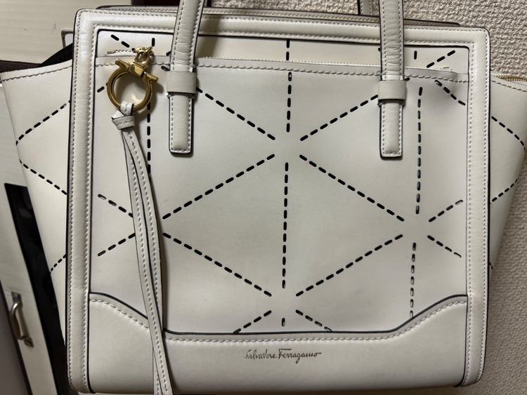 フェラガモ  （ブランドバッグ）の商品画像 - 査定依頼日：2025年6月22日 - 最高査定価格：20,000円