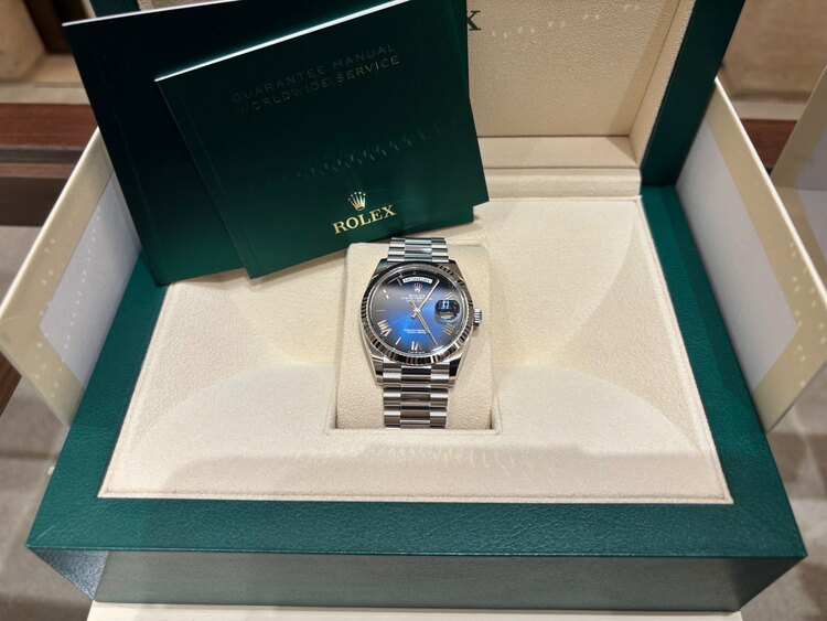 ロレックス デイデイト ロレックス デイデイト36 128239WG ブルーオンブレ （高級時計）の商品画像 - 査定依頼日：2025年5月24日 - 最高査定価格：6,000,000円