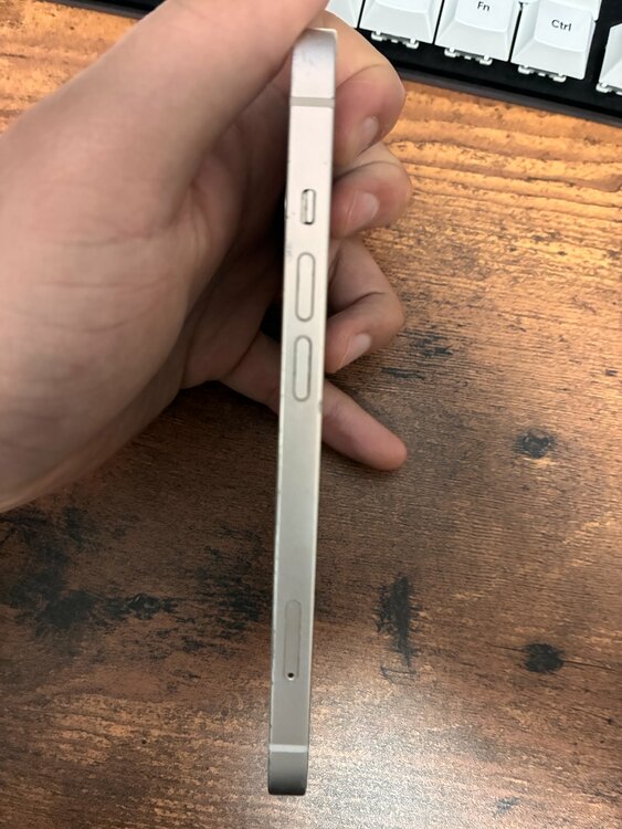 iPhone 13 128GB SIMフリー（スマホ）の商品画像 - 査定依頼日：2026年3月6日 - 最高査定価格：28,000円