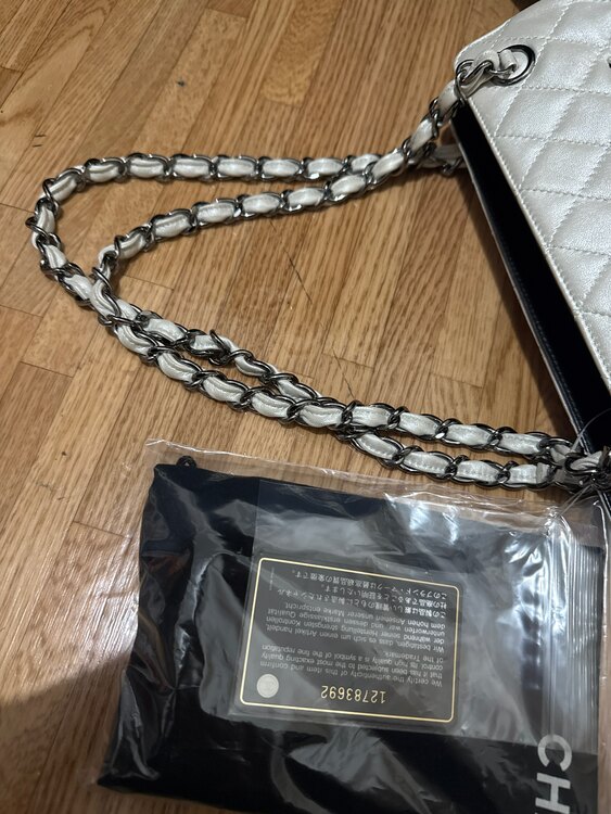 ラムスキン　チェーン　ショルダーバッグ　ココマーク（ブランドバッグ）の商品画像 - 査定依頼日：2025年4月30日 - 最高査定価格：150,000円