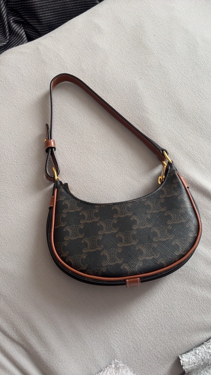 セリーヌ  （ブランドバッグ）の商品画像 - 査定依頼日：2026年3月30日 - 最高査定価格：110,000円