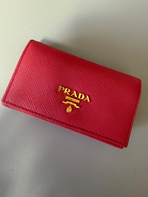 プラダ　カードケース　ピンク　レザー　ゴールド金具（ブランド財布・小物）の商品画像 - 査定依頼日：2025年8月8日 - 最高査定価格：8,000円