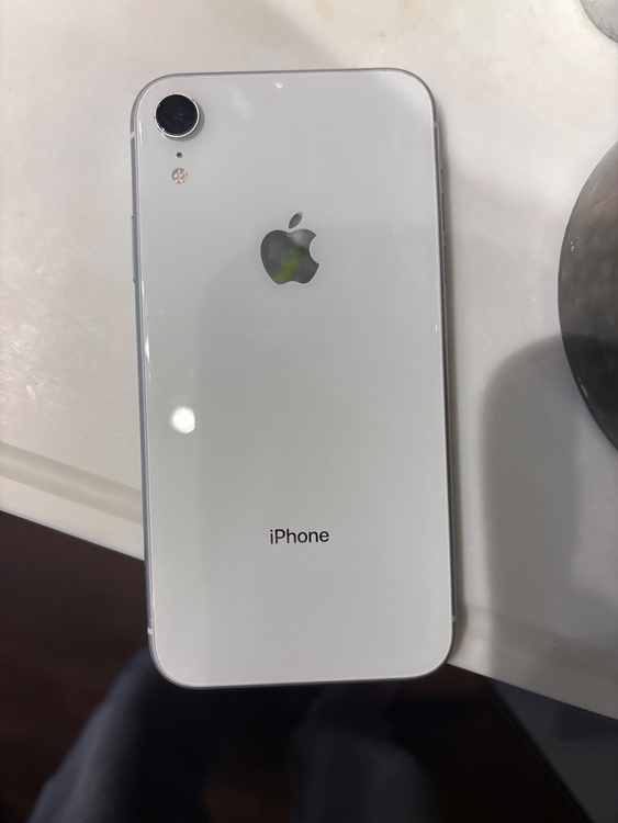 iPhoneXR 256GB au（スマホ）の商品画像 - 査定依頼日：2026年2月23日 - 最高査定価格：17,000円