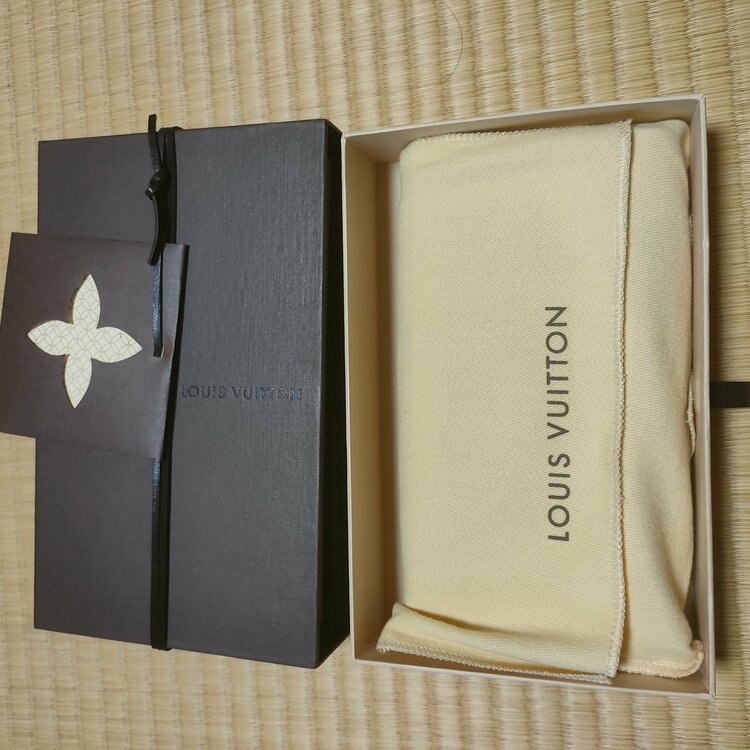 ルイ・ヴィトンのモノグラム・ヴェルニライン「イカットフラワー」（ブランド財布・小物）の商品画像 - 査定依頼日：2026年4月10日 - 最高査定価格：24,000円