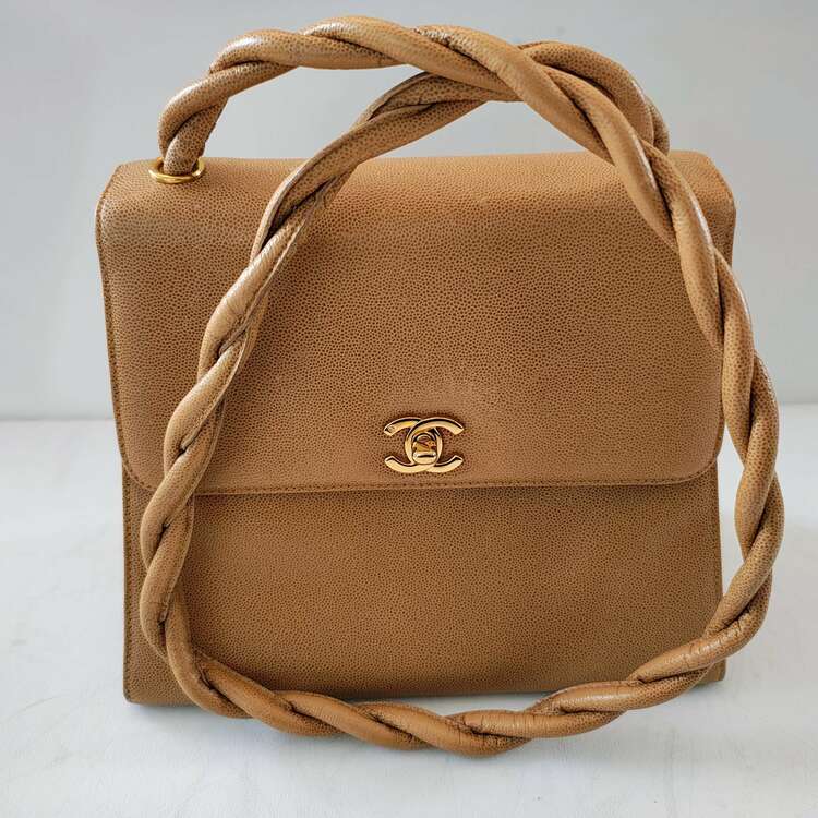 シャネル キャビアスキン ツイストハンドル 2wayハンドバッグベージュ G金具（ブランドバッグ）の商品画像 - 査定依頼日：2025年4月7日 - 最高査定価格：300,000円