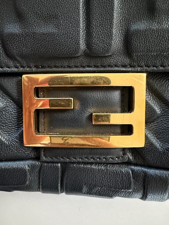 バゲッドミディアム（ブランドバッグ）の商品画像 - 査定依頼日：2025年4月15日 - 最高査定価格：130,000円