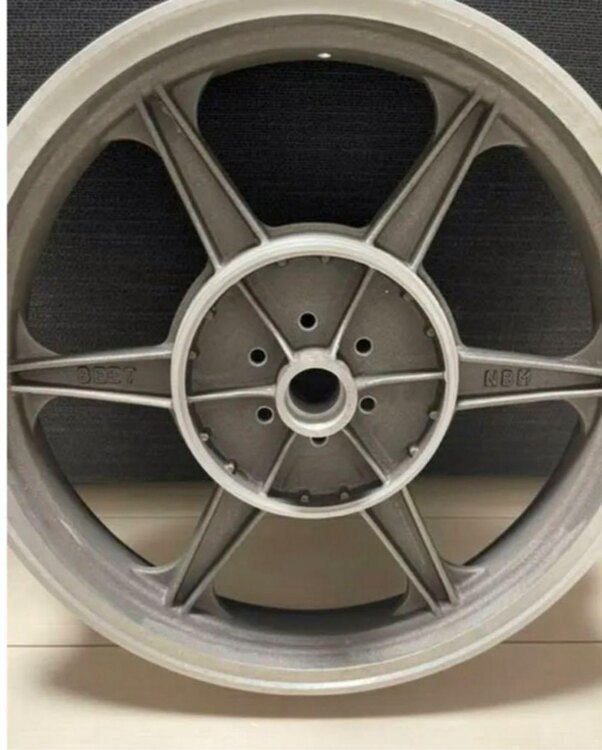 スズキ　GS400用　後期型　BEETキャストホイール 前後18インチ（バイク用品）の商品画像 - 査定依頼日：2025年3月16日 - 最高査定価格：40,000円