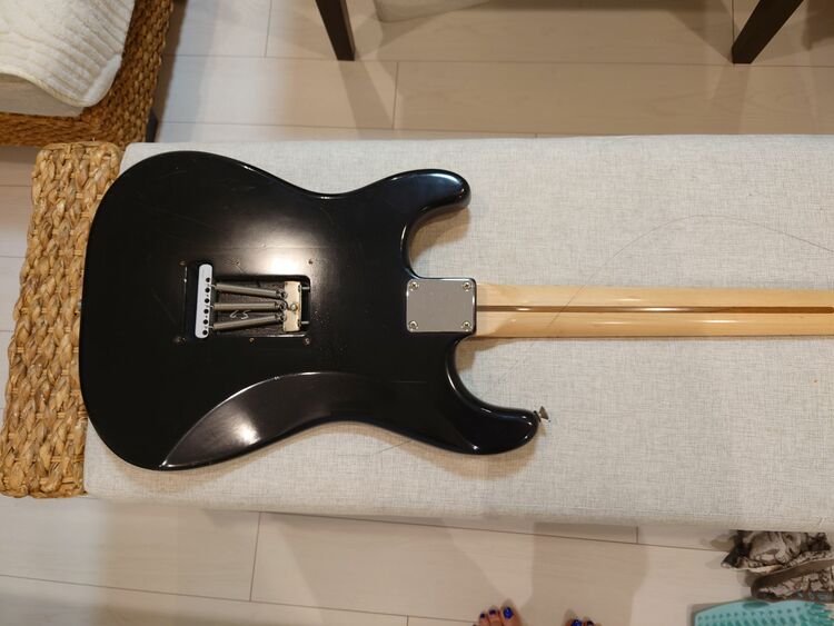 USA アメリカンデラックス　ストラスキャスト　2007（ピアノ・楽器・PA機材）の商品画像 - 査定依頼日：2025年10月16日 - 最高査定価格：110,000円