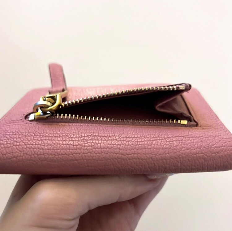 ミュウミュウ  （ブランドバッグ）の商品画像 - 査定依頼日：2025年3月1日 - 最高査定価格：20,000円