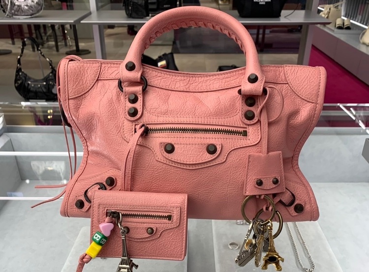 バレンシアガ  （ブランドバッグ）の商品画像 - 査定依頼日：2025年12月21日 - 最高査定価格：200,000円