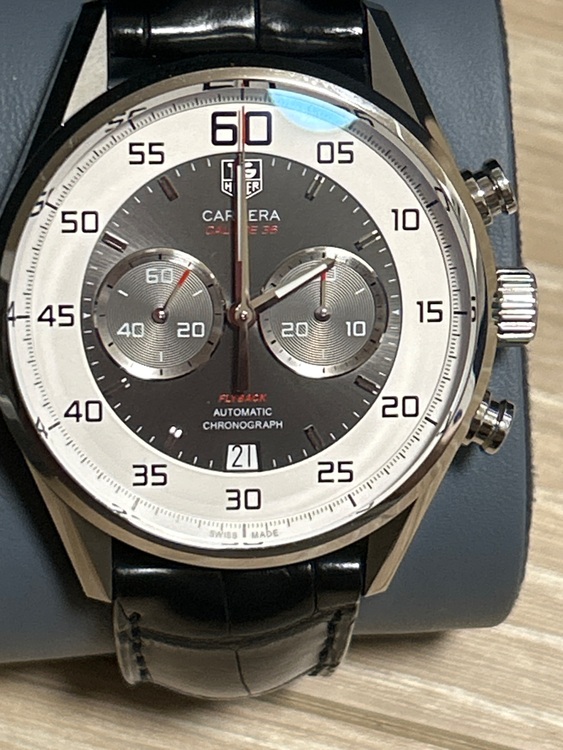 タグホイヤー カレラ CAR2B1（高級時計）の商品画像 - 査定依頼日：2025年6月21日 - 最高査定価格：330,000円