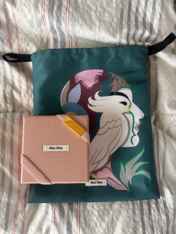 ミュウミュウ ロゴ バレッタ GP×パテント（ブランド財布・小物）の商品画像 - 査定依頼日：2025年8月2日 - 最高査定価格：12,000円