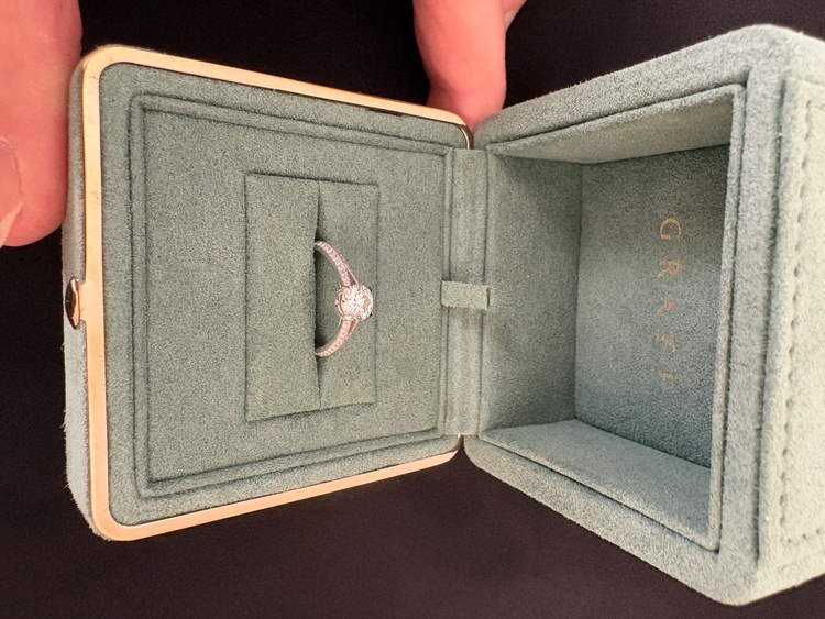 GRAFF ホワイトラウンドダイヤモンドレガシーリング（宝石）の商品画像 - 査定依頼日：2026年3月27日 - 最高査定価格：400,000円