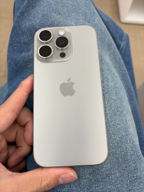 iPhone iPhone 16 Pro 256GB docomo（スマホ）の商品画像 - 査定依頼日：2026年9月5日 - 最高査定価格：116,000円