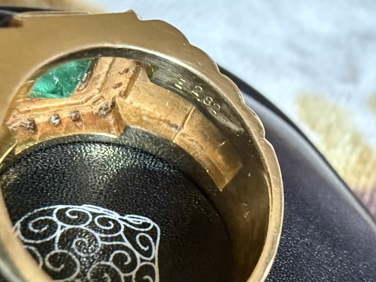 カルティエラブブレスとノーブランドk18とエメラルドリング（金・貴金属）の商品画像 - 査定依頼日：2026年4月2日 - 最高査定価格：2,000,000円