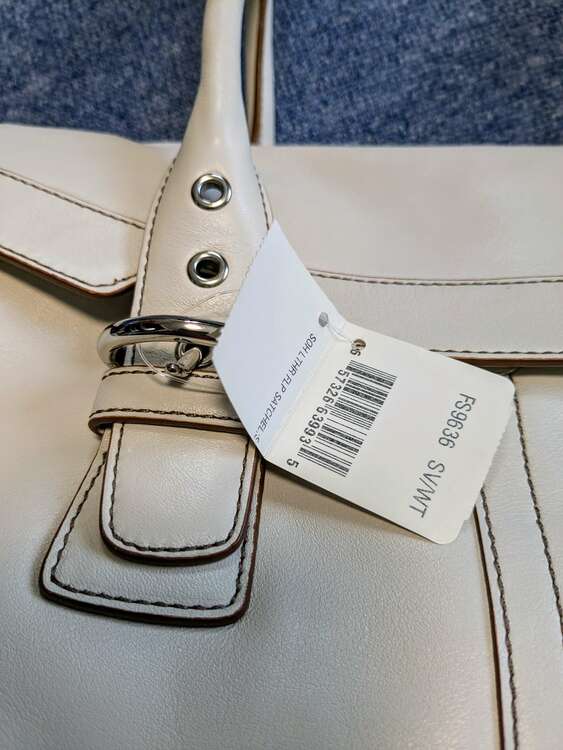 白コーチ9636（ブランドバッグ）の商品画像 - 査定依頼日：2025年2月13日 - 最高査定価格：4,000円