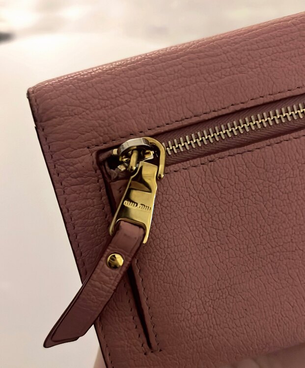 ミュウミュウ  （ブランドバッグ）の商品画像 - 査定依頼日：2025年3月1日 - 最高査定価格：20,000円