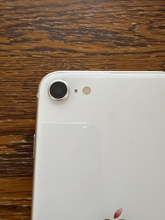 iPhone SE3（スマホ）の商品画像 - 査定依頼日：2026年3月22日 - 最高査定価格：20,000円