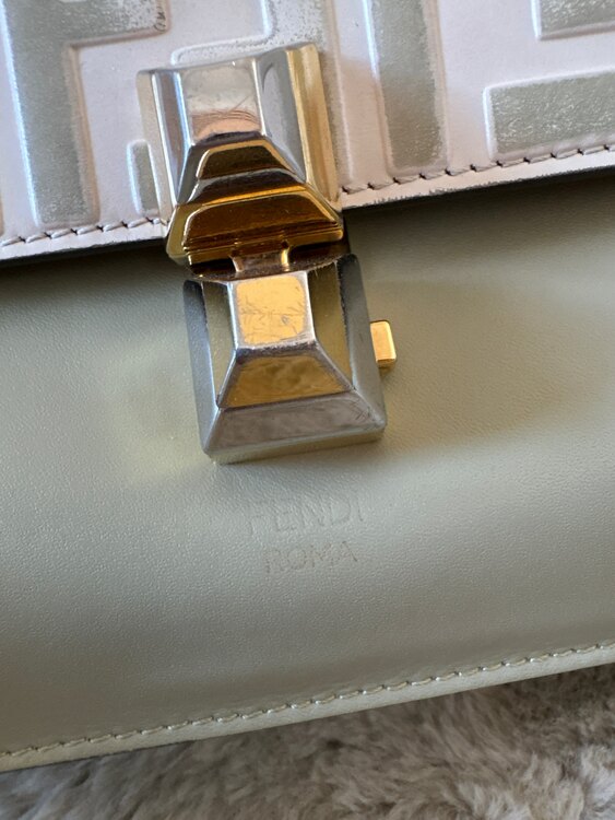 フェンディ  （ブランドバッグ）の商品画像 - 査定依頼日：2025年4月24日 - 最高査定価格：60,000円