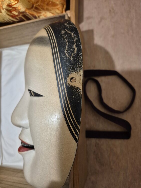 田中彗月作の能面『小面（雪）』（美術品・骨董品）の商品画像 - 査定依頼日：2026年8月17日 - 最高査定価格：20,000円