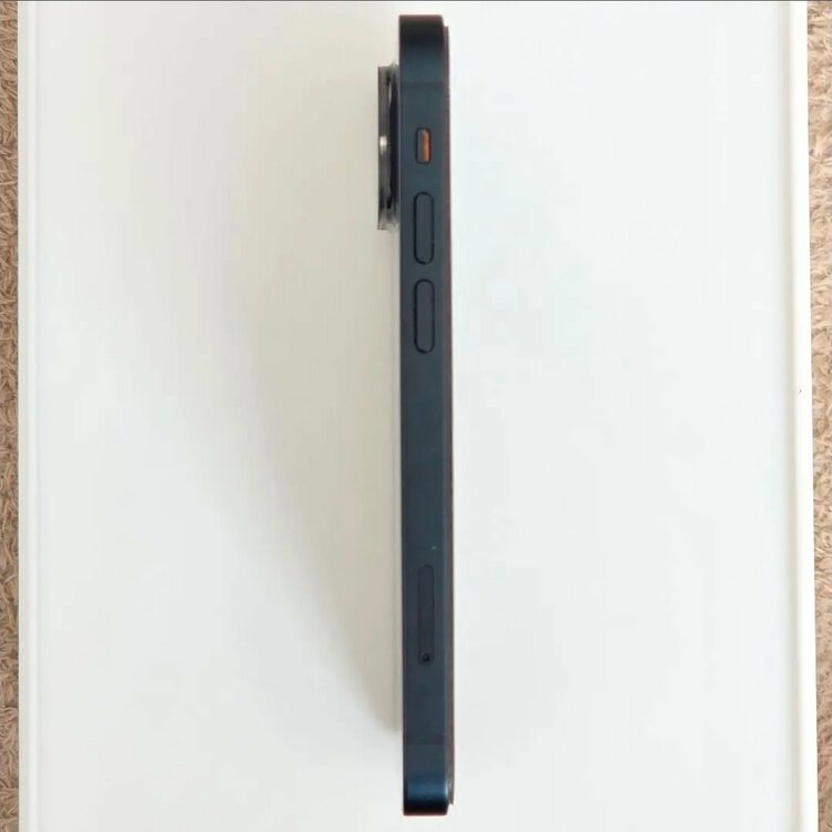 iPhone 13 mini 256GB SIMフリー（スマホ）の商品画像 - 査定依頼日：2026年3月22日 - 最高査定価格：35,000円