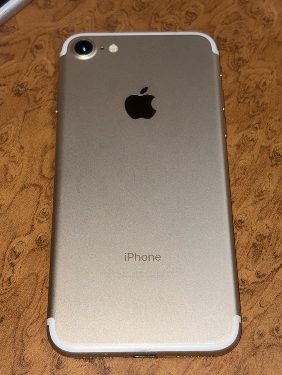 iPhone7 32GB（スマホ）の商品画像 - 査定依頼日：2026年2月15日 - 最高査定価格：1,500円