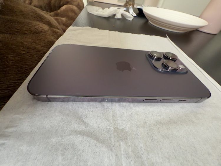 iPhone 14 Pro 128GB docomo（スマホ）の商品画像 - 査定依頼日：2025年12月21日 - 最高査定価格：60,000円