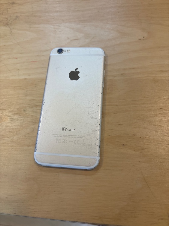 iPhone iPhoneSE 64GB Softbank（スマホ）の商品画像 - 査定依頼日：2026年8月24日 - 最高査定価格：100,000円